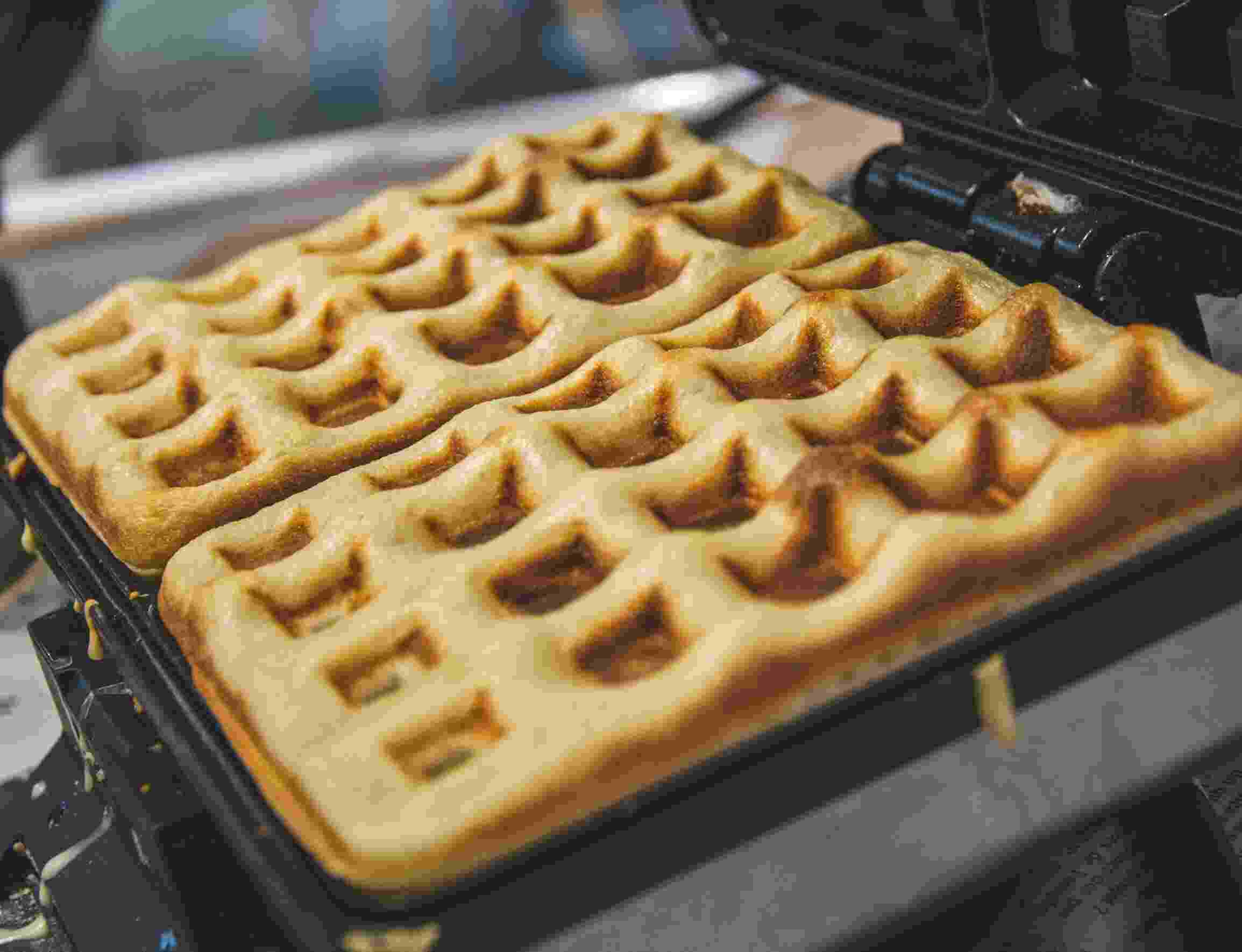 Waffel all'interno della piastra