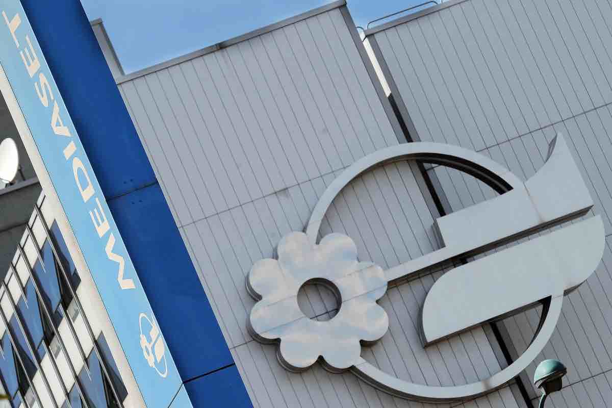 Mediaset cambia tutto, stravolto il palinsesto: stop per Terra Amara