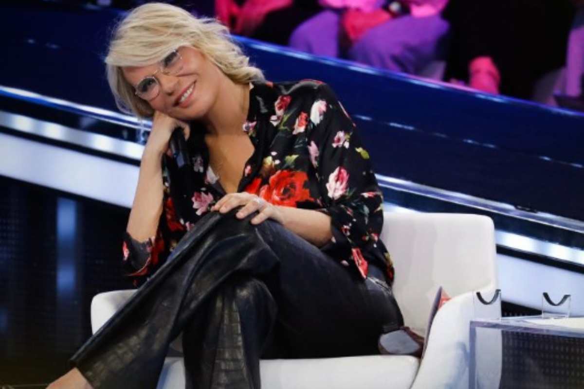 Amici, ballerini beccati così amore